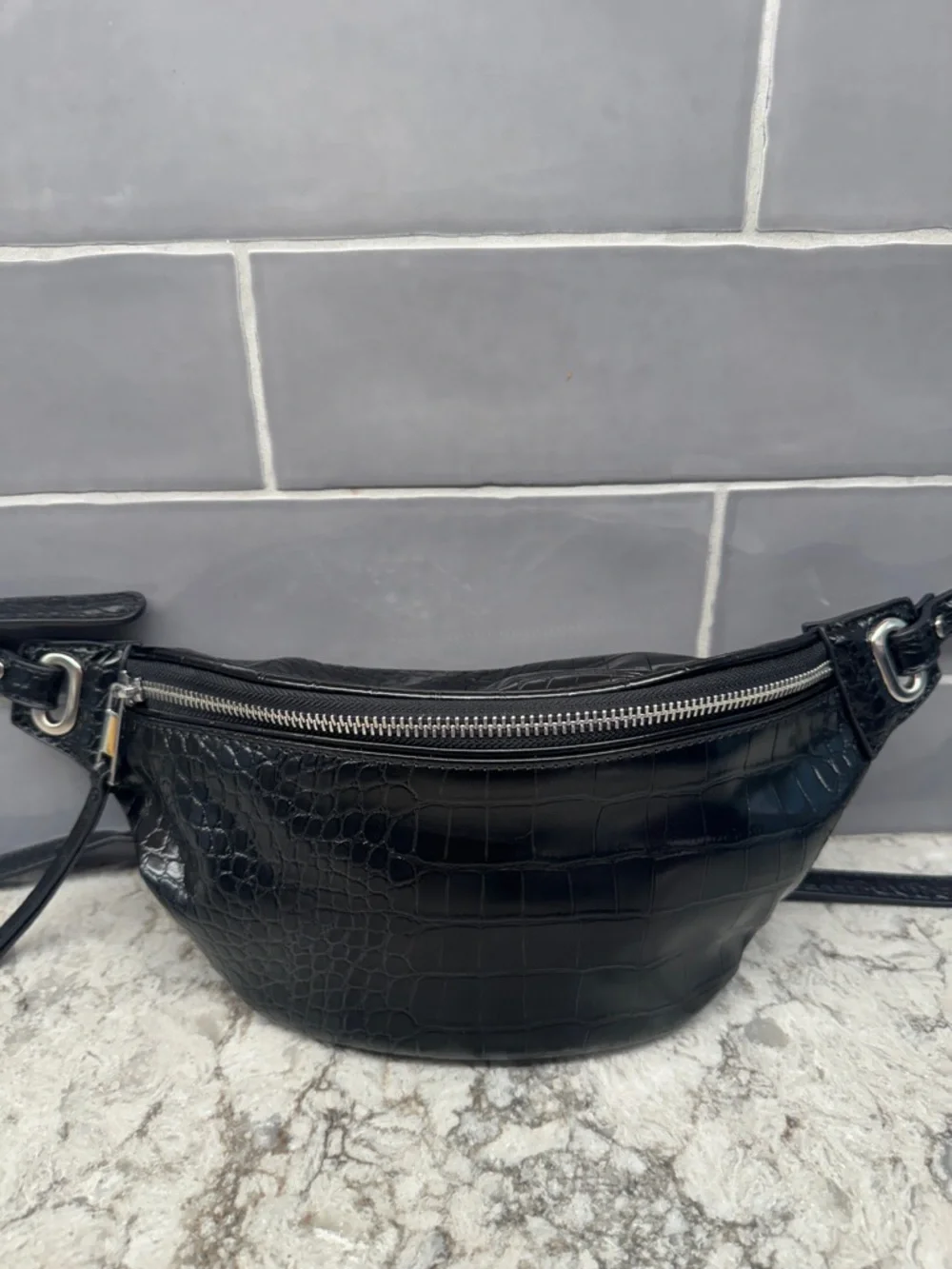 The Drop Preston Belt Bag - Picture 2 of 6